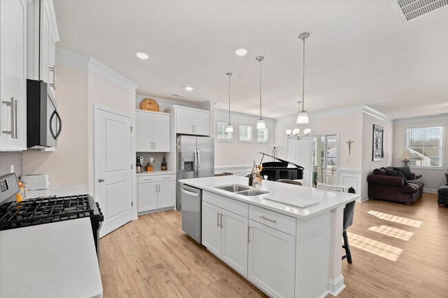 Building Photo - 758 Latrobe Dr