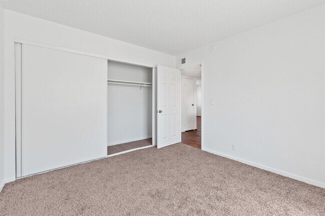 Building Photo - 2-Bedroom 1st-Floor Apartment – Move In Today!