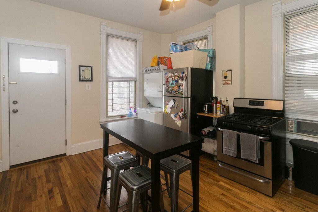 Building Photo - 2137 N Sheffield Ave