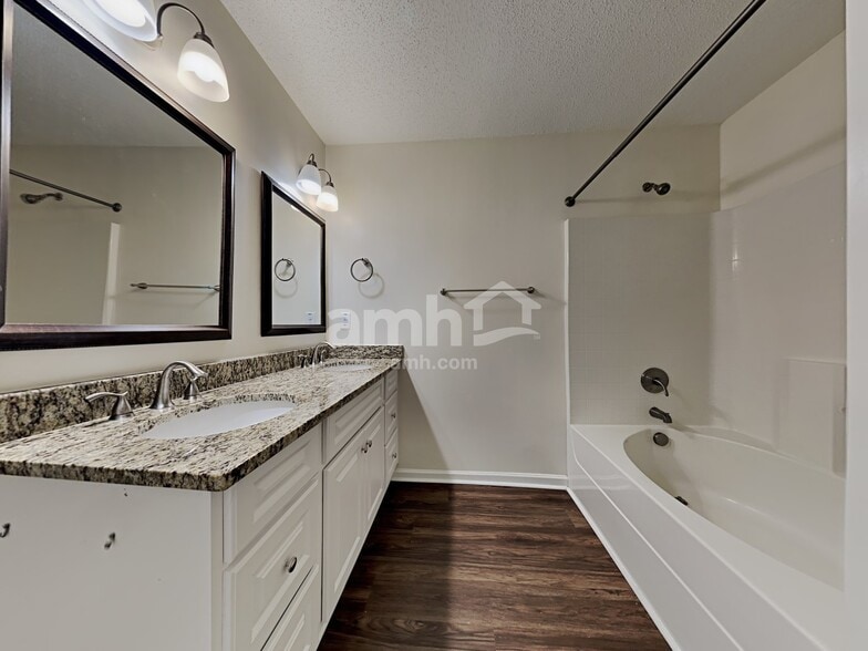 Building Photo - 119 Macallan Ct