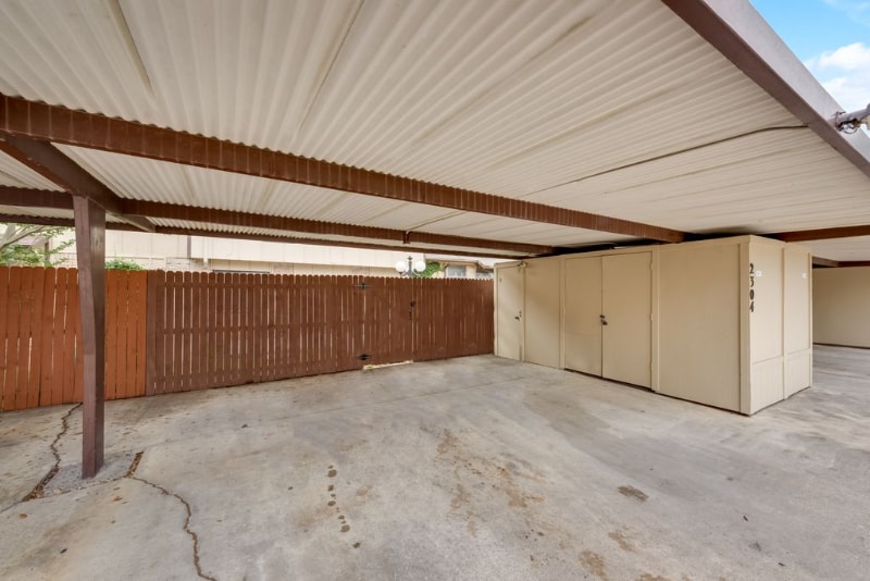 Building Photo - 2304 Long Ridge Ln