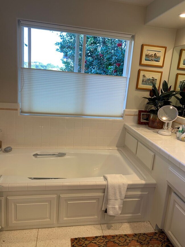 Building Photo - Beautiful Home in Gated Community