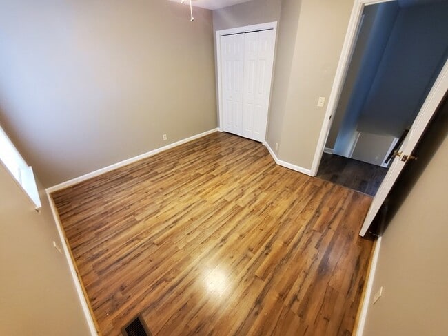 Building Photo - Spacious 3BR/2.5BA Townhouse in The Maples...