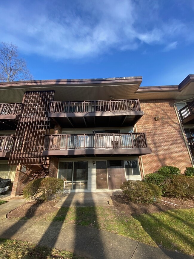 Building Photo - 180 Talbott St
