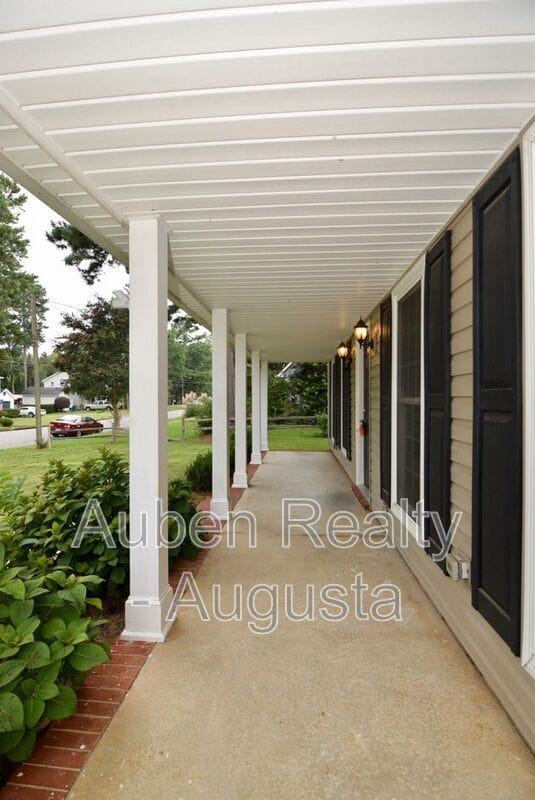 Building Photo - 490 Pheasant Run Dr