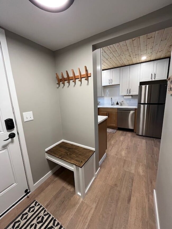 Building Photo - Adorable Fully Remodeled Home in Prime Location – Furnished & Move-In Ready!