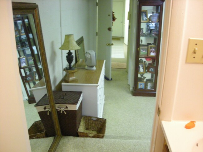 Building Photo - 729 Trenton Ct