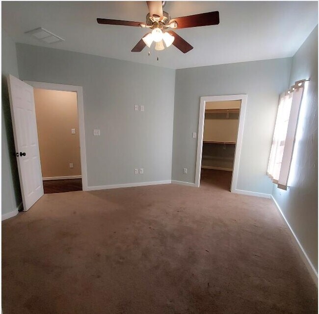 Building Photo - 300 Knights Row