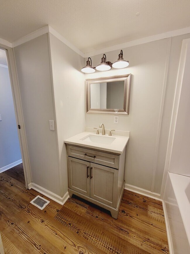 Building Photo - LELAND - Hickory Hollow - 2 Bedroom Mobile...