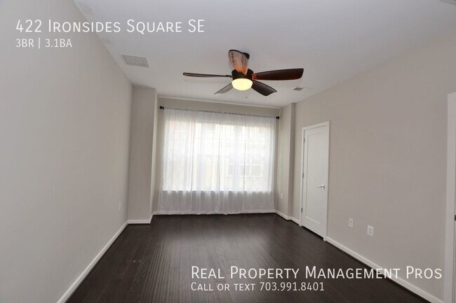 Building Photo - 422 Ironsides Square SE