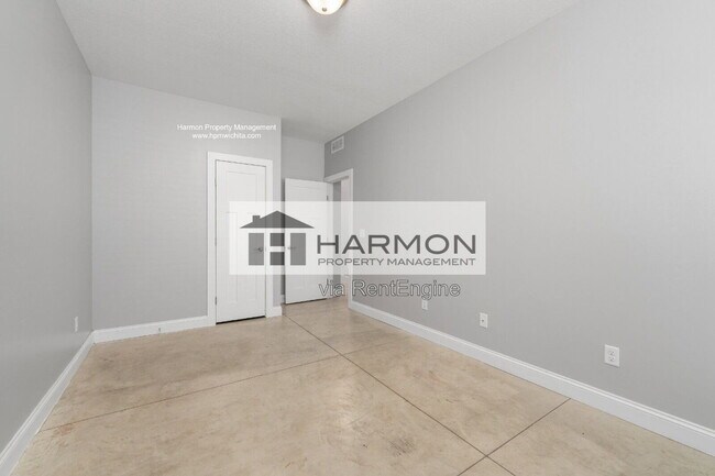 Building Photo - 5551 S Handley St