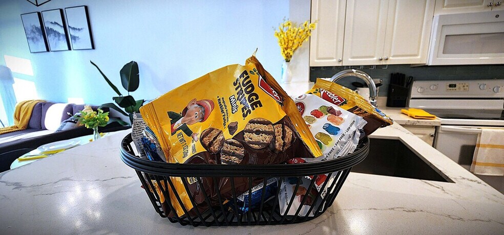 Building Photo - 2415 2nd Ave