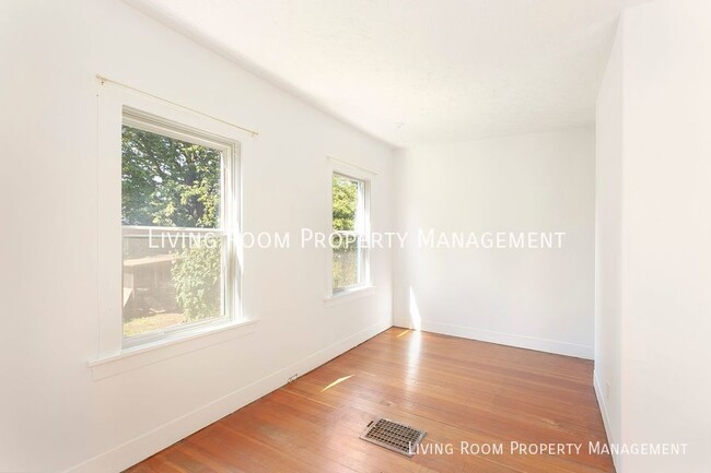 Building Photo - Cute Close-In Bungalow in Eliot Neighborhood