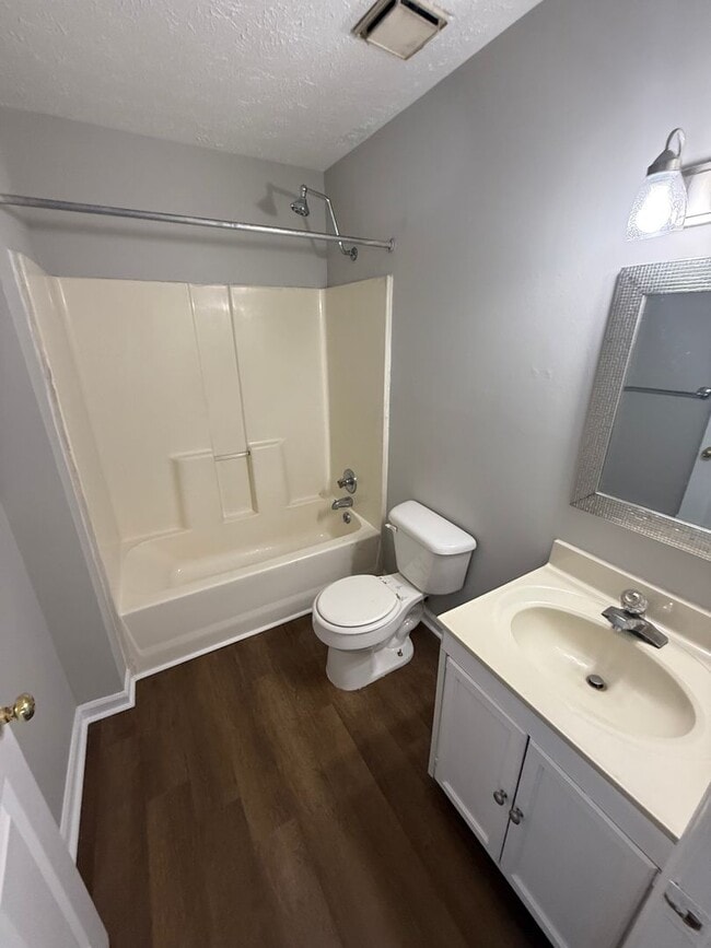 Building Photo - 2 bed, 1 bath duplex in Nicholasville!