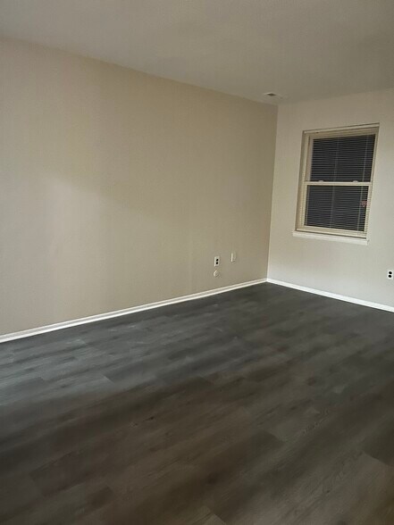 Building Photo - 124 Willow Turn