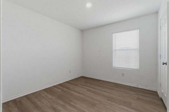 Building Photo - 11138 N Lake Mist Ln