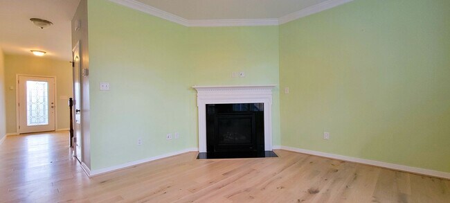 Building Photo - Large 4 bedroom 3 1/2 bath home that backs up to the 15th green in Magnolia Green.