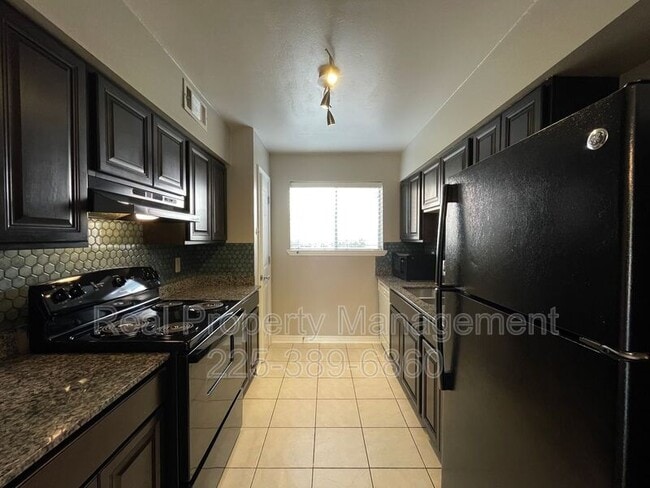 Building Photo - 920 W Tony St