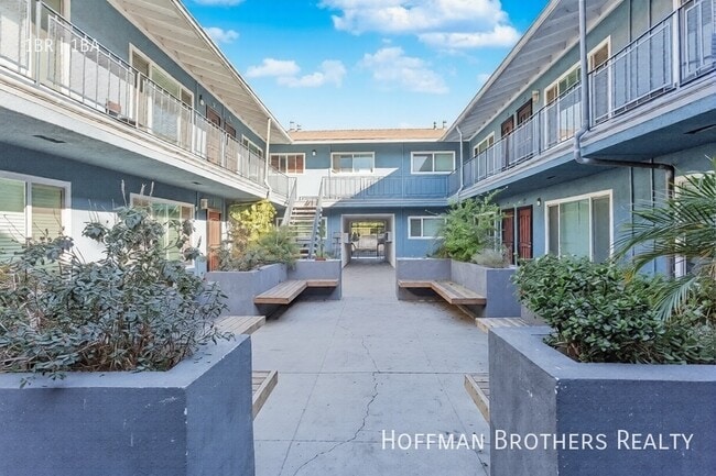 Building Photo - 1495 N Peterson Ave