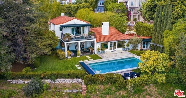 Building Photo - 1514 Sunset Plaza Dr