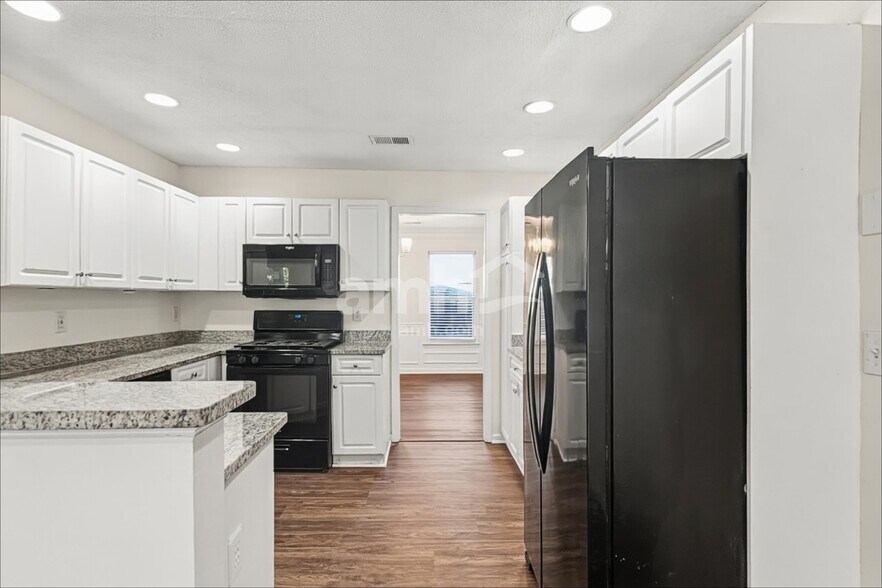 Building Photo - 1121 Lauren Way