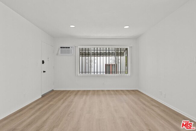 Building Photo - 628 Huntley Dr