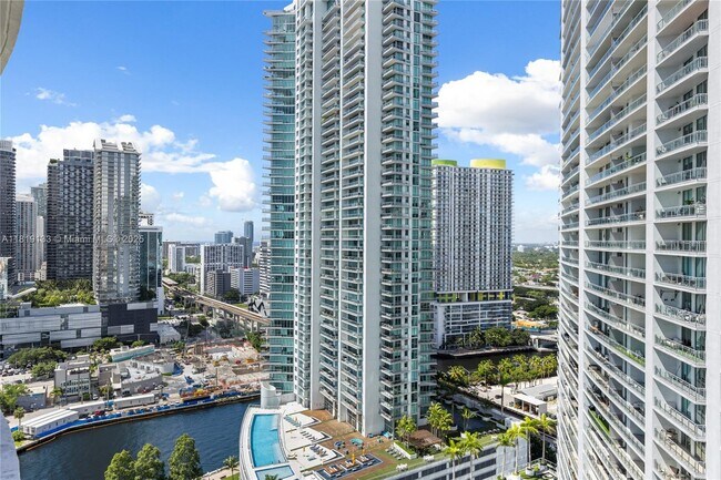 Building Photo - 350 S Miami Ave