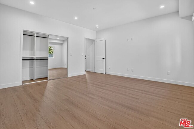 Building Photo - 11302 Collins St