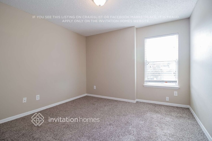 Building Photo - 403 Woodbury Pines Cir