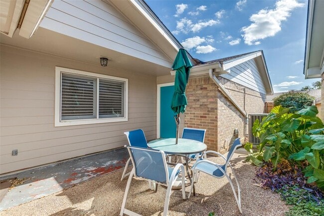 Building Photo - 11127 Pinehurst Dr