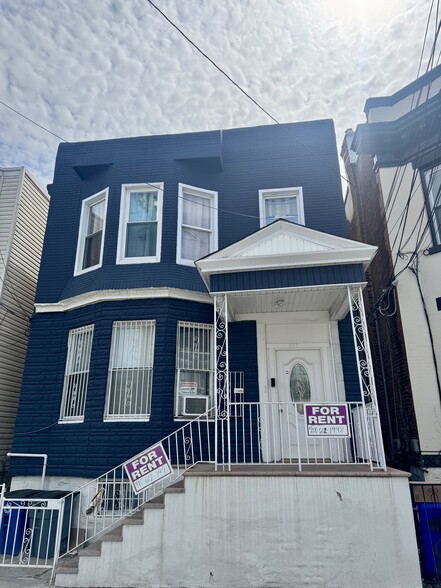 Building Photo - 307 59th St