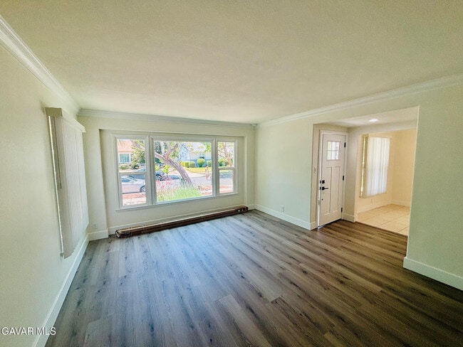 Building Photo - 6533 Balcom Ave