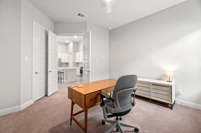 Building Photo - 601 C-Bar Ranch Trl