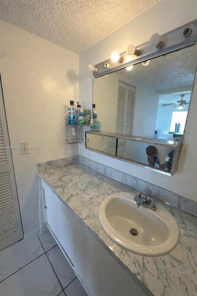 Building Photo - 16508 NE 26th Ave