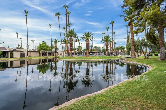 Building Photo - 2256 W Lindner Ave