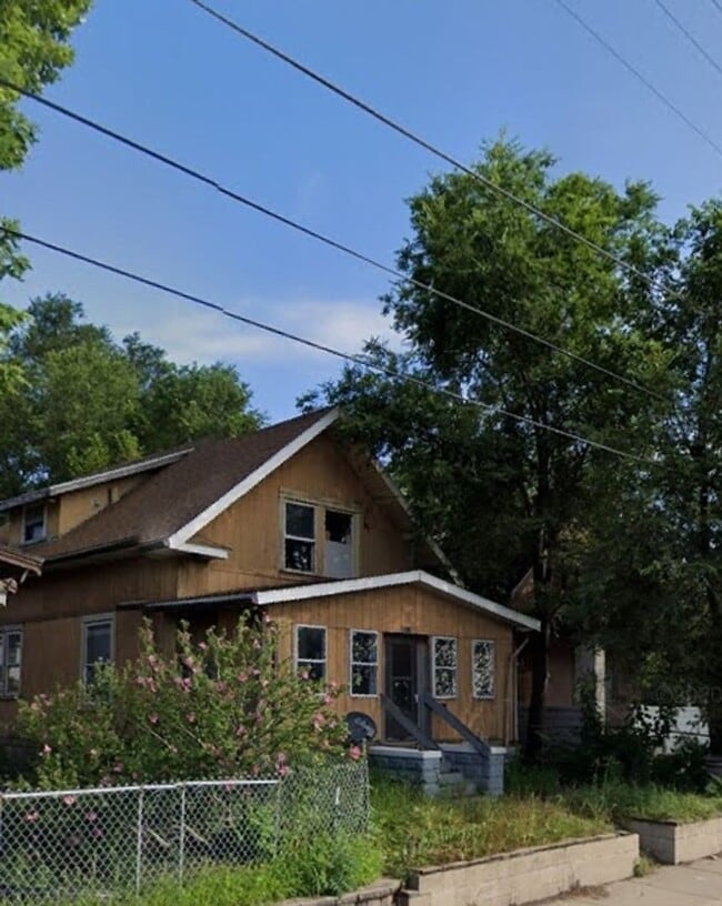 Building Photo - Newly remodeled 2 bedroom, 1.5 bathroom House