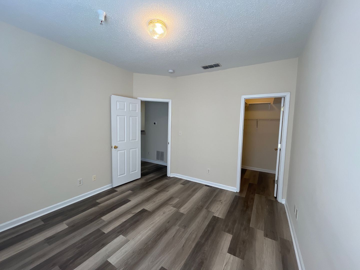 Building Photo - 3204 Walden Park Dr