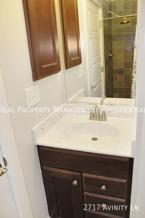 Building Photo - 2717 Avinity Ln