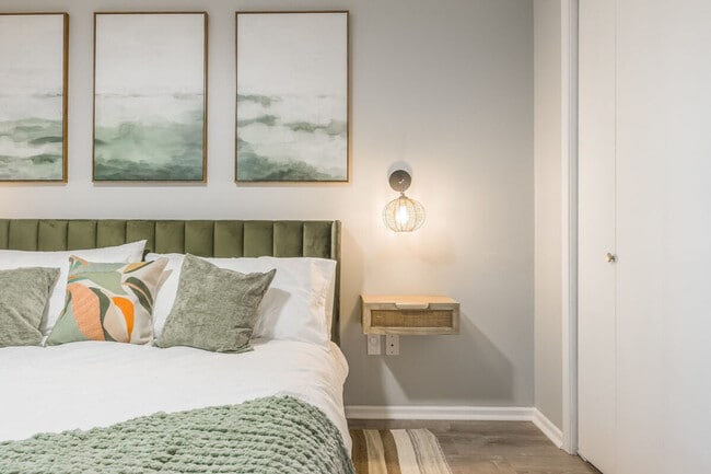 Building Photo - 433 Spring Ave