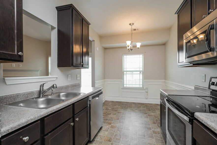Building Photo - 547 Joneus Dr