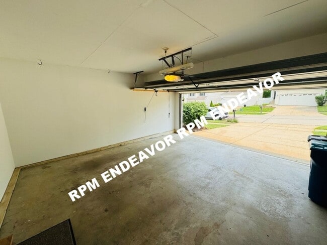 Building Photo - Beautiful 3BR/2.5BA Rental with Garage, Fe...