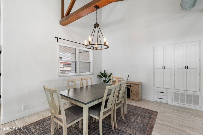 Building Photo - 1759 N Spring Cir