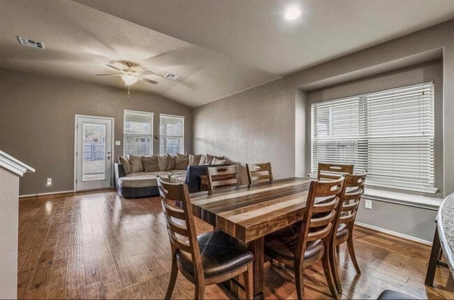 Building Photo - 109 Marble Head Way