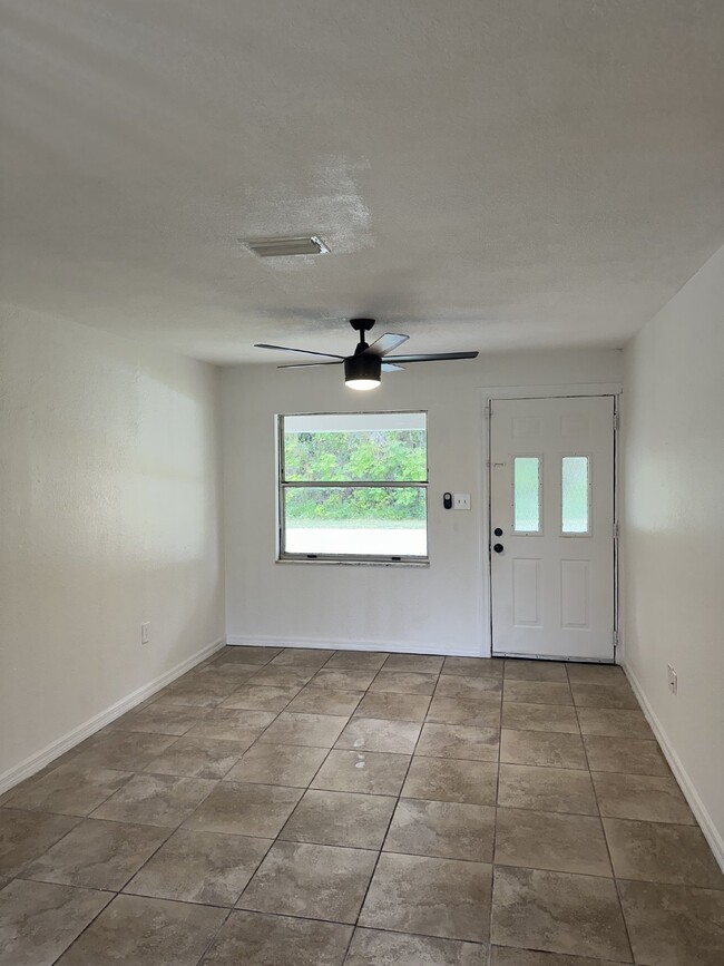 Building Photo - Updated 3 Bedroom, 1 Bath Single Family Ho...