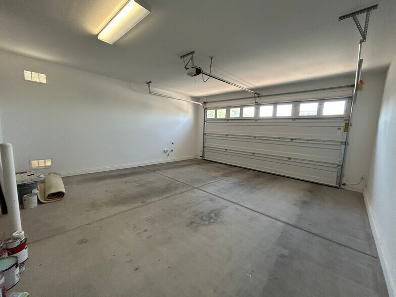 Building Photo - 2323 E Harwell Rd