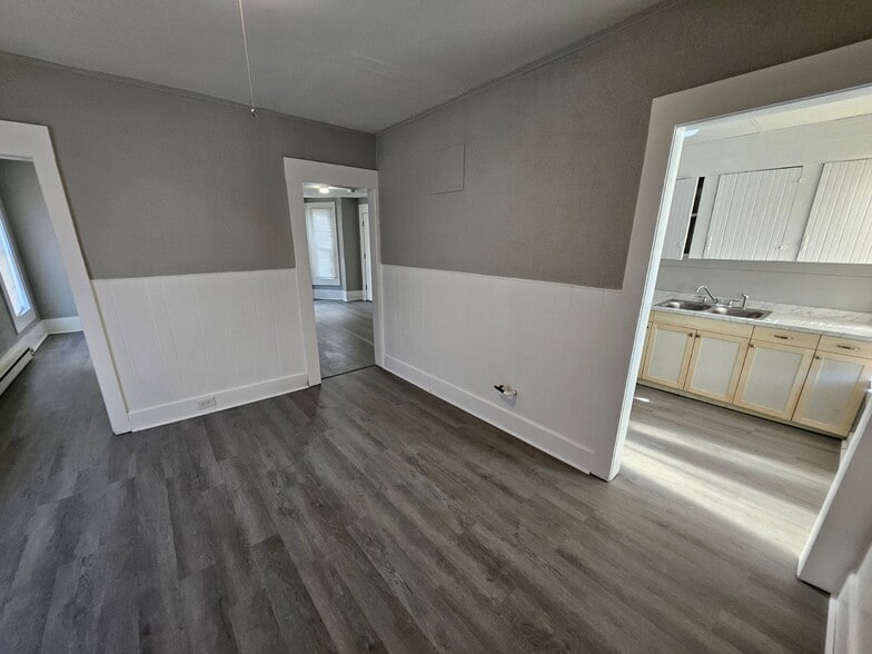 Building Photo - 287 Lake Ave