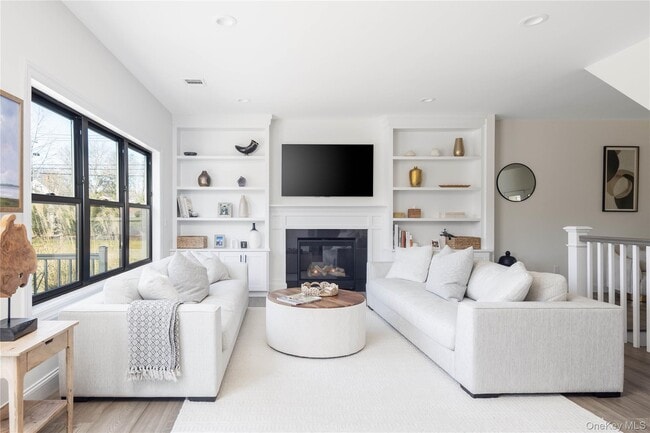 Building Photo - 242 Maple Ln