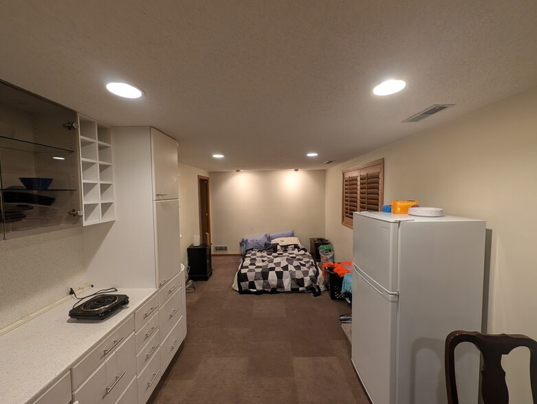 bedroom area (move as needed) - 924 Dartmouth Pl SE