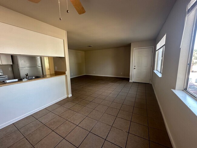 Building Photo - 1316 Hobart Dr