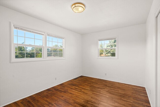 Building Photo - 3 Bedroom 3 Bath House